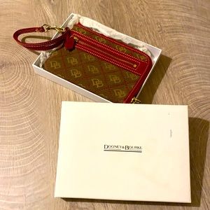 Dooney & Bourke wristlet NEW